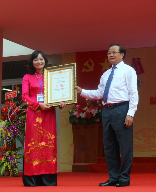 Hà Nội tưng bừng ngày khai trường ảnh 2